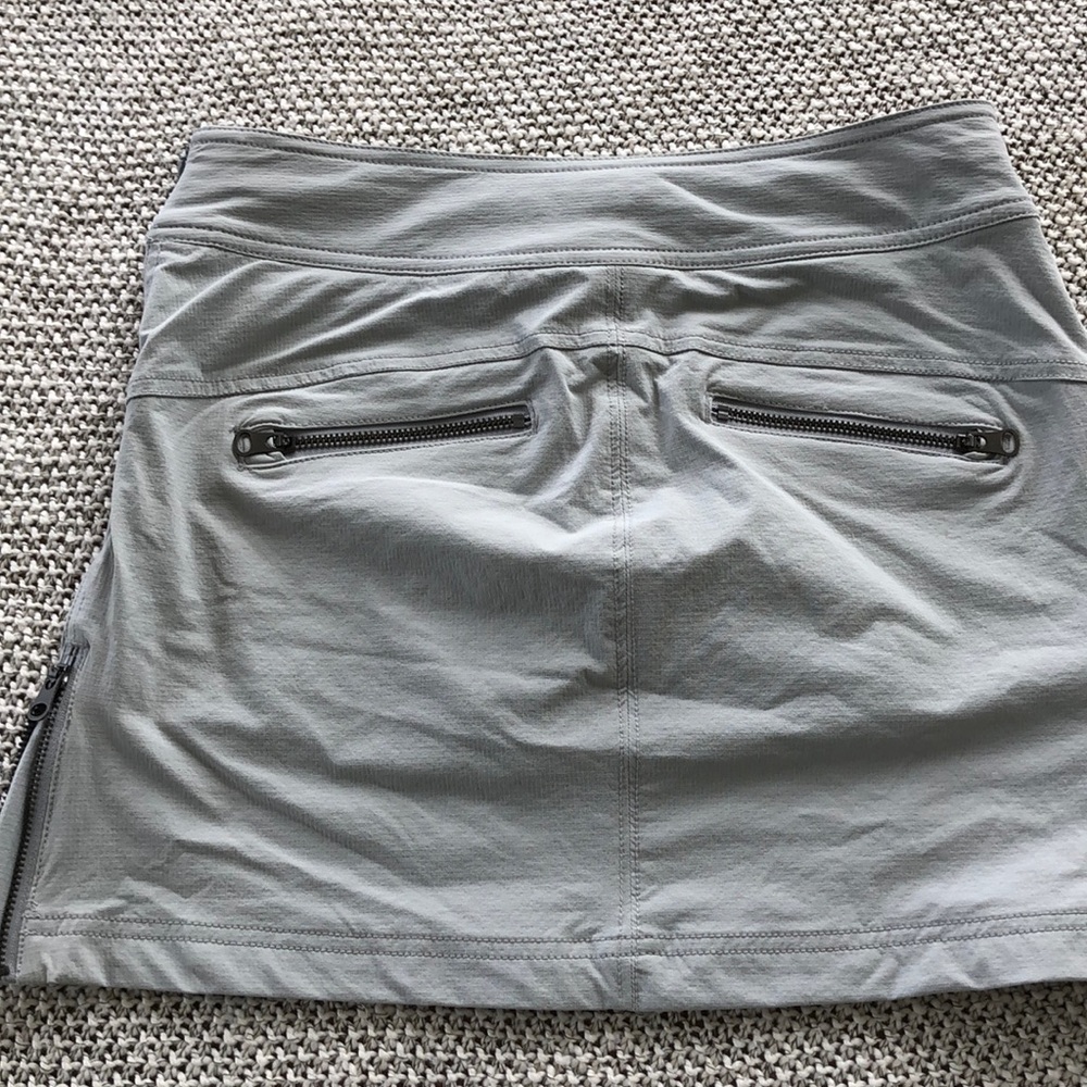 Athleta side zip pale grey skort